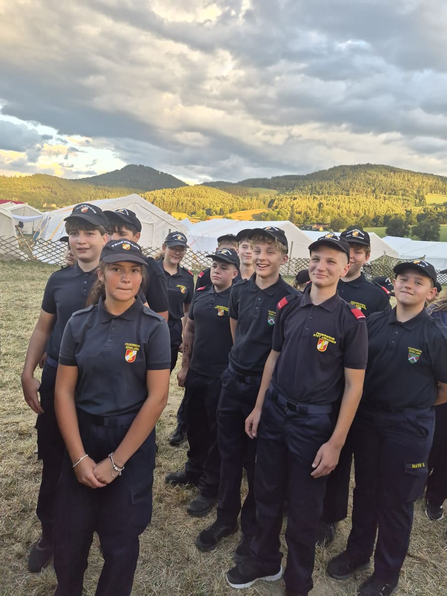 Die Feuerwehrjugend am Abend im Zeltlager des Landestreffens